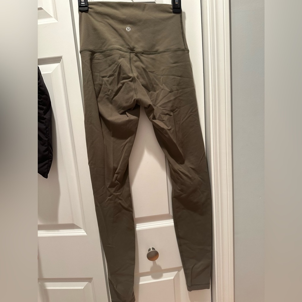 Lululemon wunder under high rise legging. size 6 olive green
